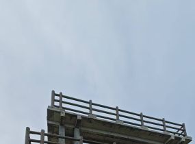 #鄉(xiāng)村建筑#坡地架空建筑與綠植景觀